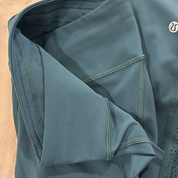 Lululemon Athletica crop leggings women’s size 6 in teal blue colour - like new - Picture 10 of 15